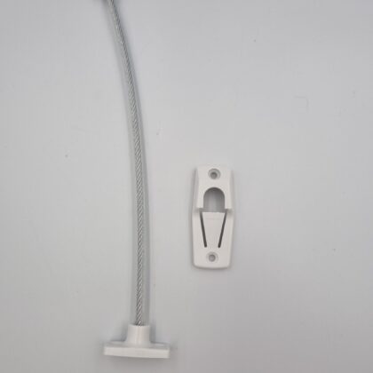 Børnesikringsbeslag med stålwire