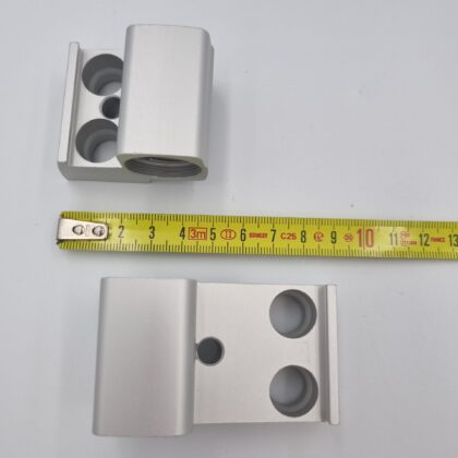 Hængsel til døre i aluminium eller PVC.